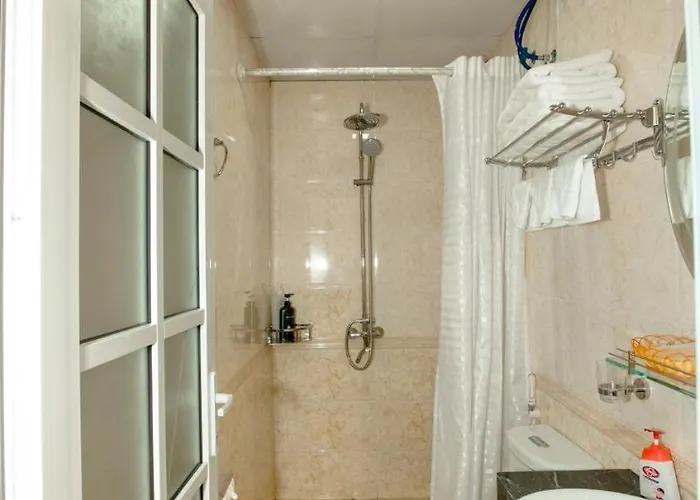 Hotel Starlight & Travel Ha Long