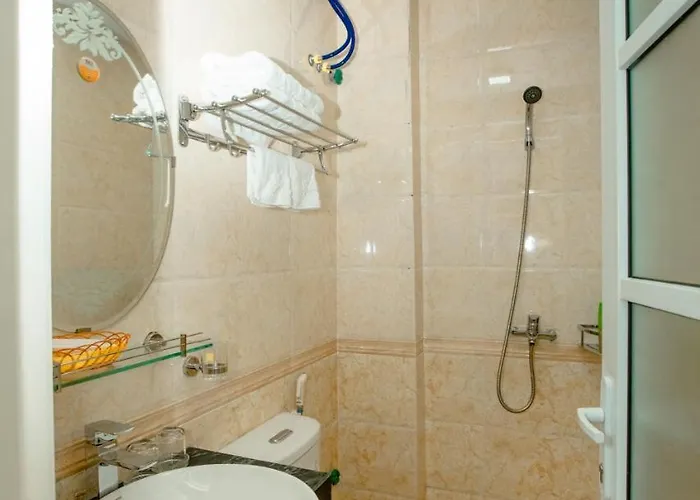 Hotel Starlight & Travel Ha Long